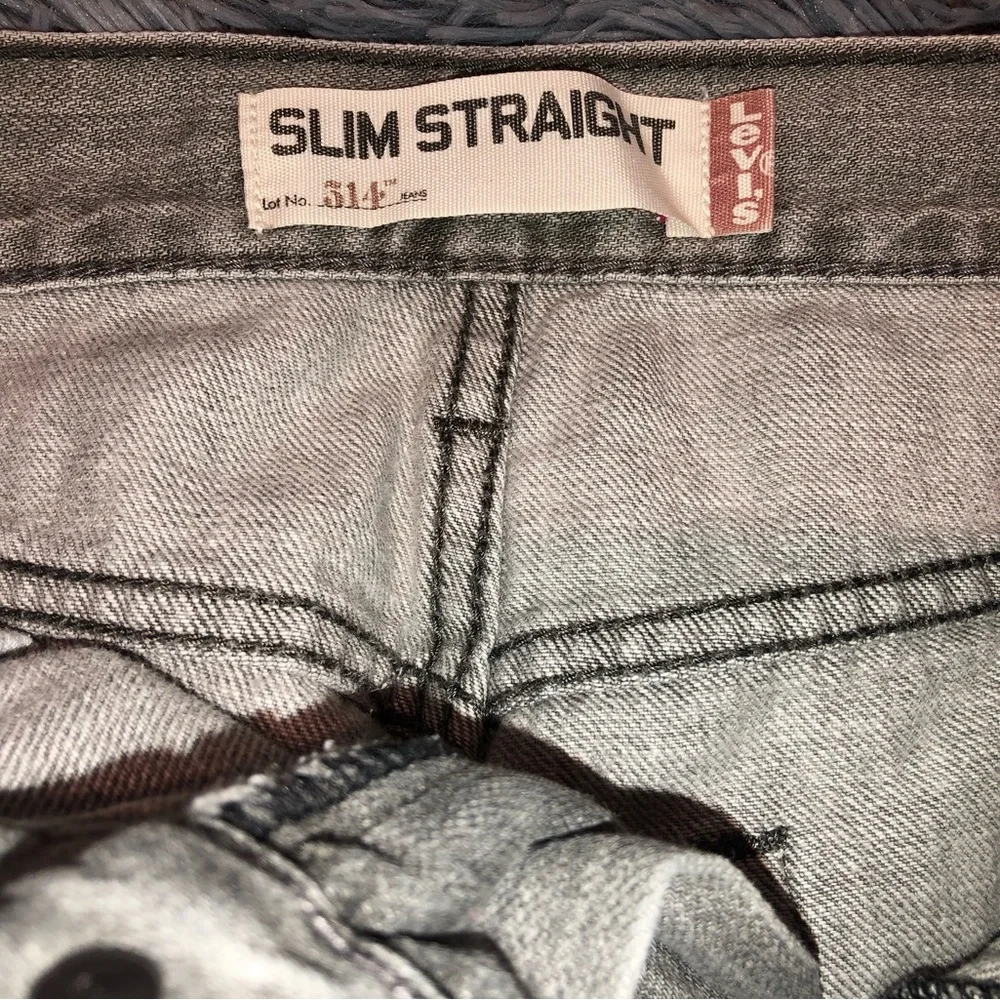 Levi's 514 Straight-Fit Men's Gray Wash Jeans  (W30 X L32)